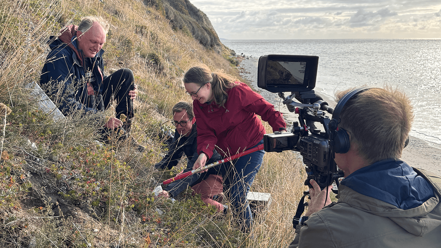 A TV crew followed biologist Morten D.D. and several of the researchers behind Microflora Danica in the field. Here are Morten D.D., Professor Mads Albertsen and Postdoc Jannie Munk Kristensen. Photo: Ulrik Gutkin, CFC Kort & Doc / Nordic Made Film.